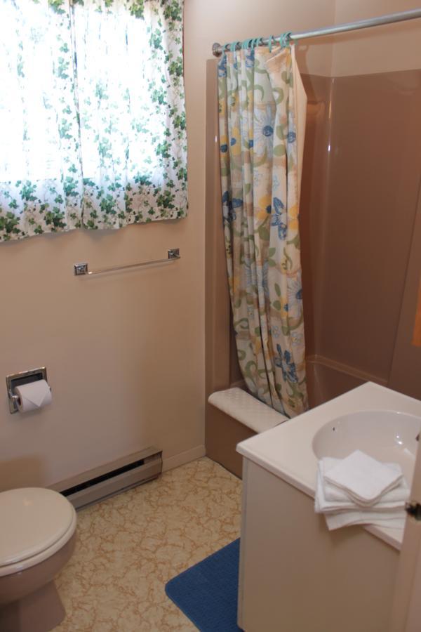 Inn Between The Beaches & Villager ยอร์ก ภายนอก รูปภาพ