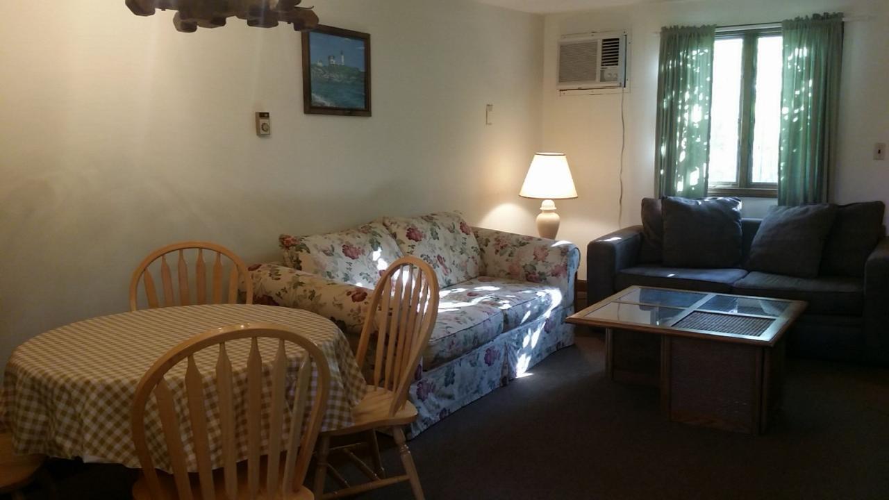 Inn Between The Beaches & Villager ยอร์ก ภายนอก รูปภาพ